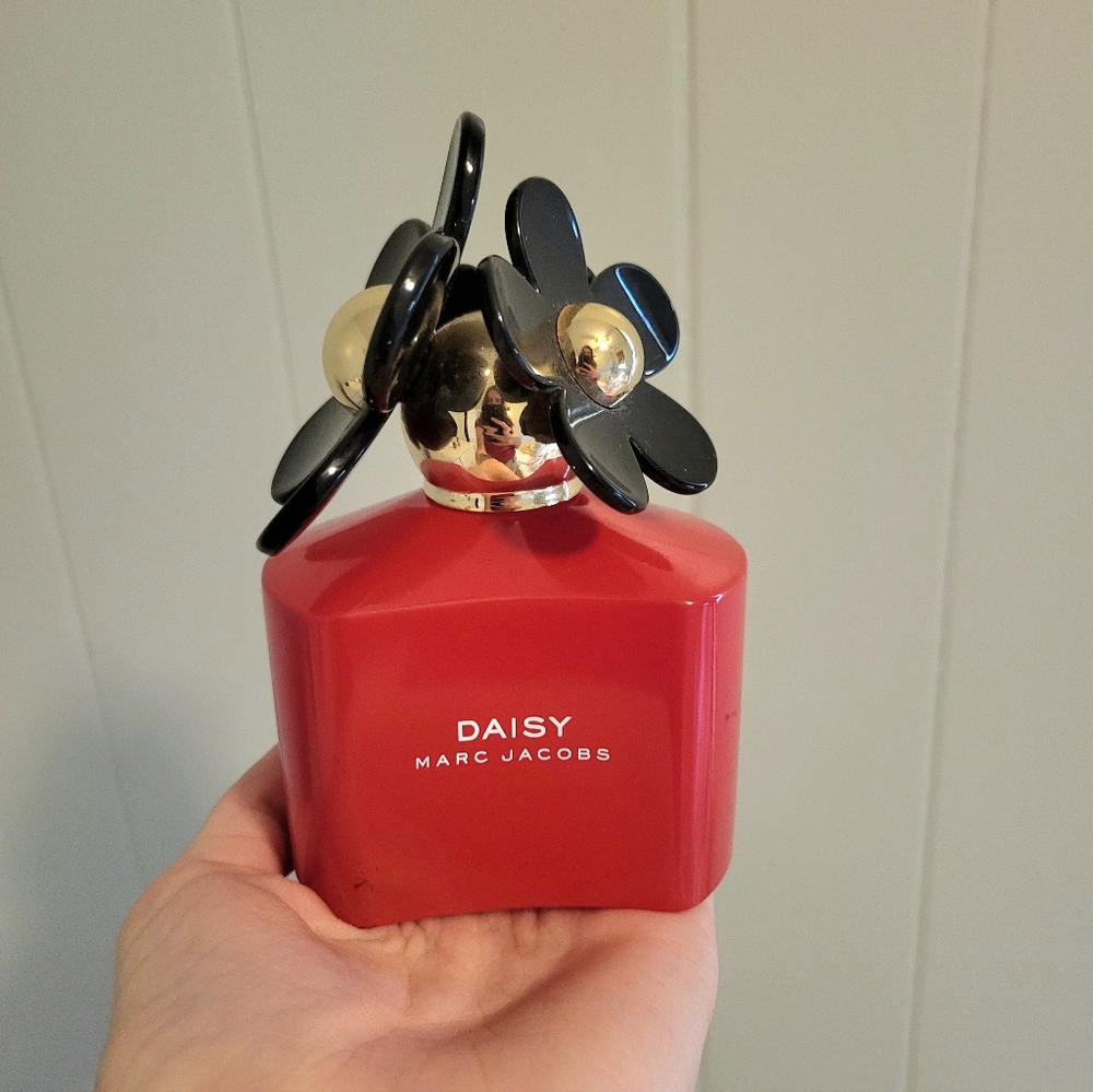 MARC JACOBS DAISY POP ART EDITION 3.4 oz / 100 ML EDP Slightly used and w/o Box